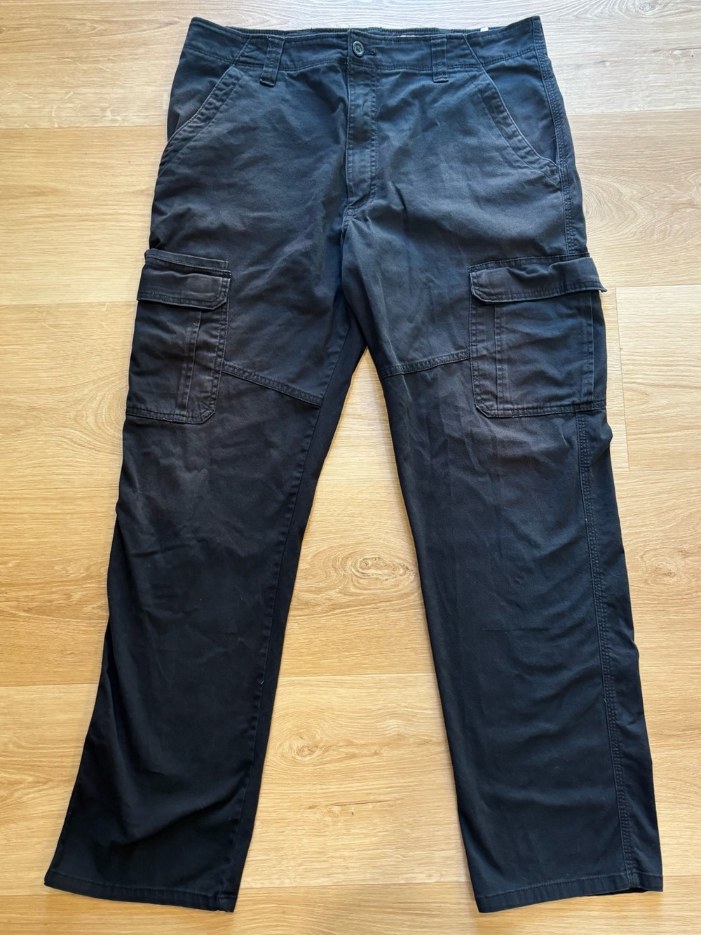 Wrangler Black Men's Cargo Pants with Flap Pockets